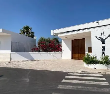 Casa Onda Bianca سافيلّيتري